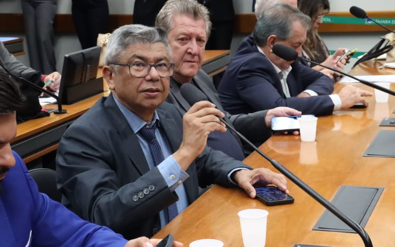 Milton de Araújo fortalece debate em Brasília pela redução da jornada