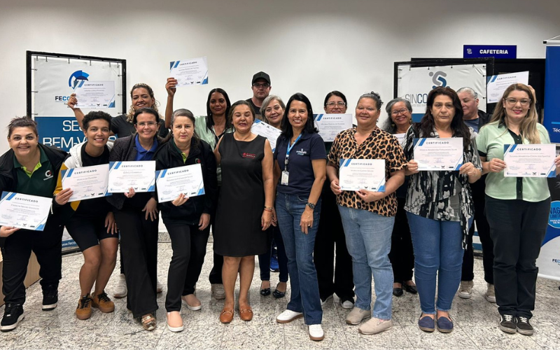 Curso gratuito do Sindicato qualifica comerciárias de Jundiaí para Frente de Caixa