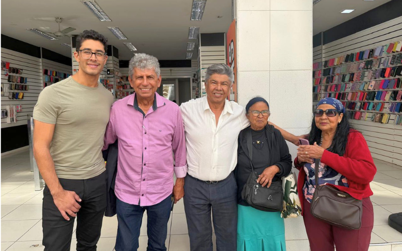 Presidente do Sindicato visita comerciários na região central de Jundiaí Presidente do Sindicato visita comerciários na região central de Jundiaí